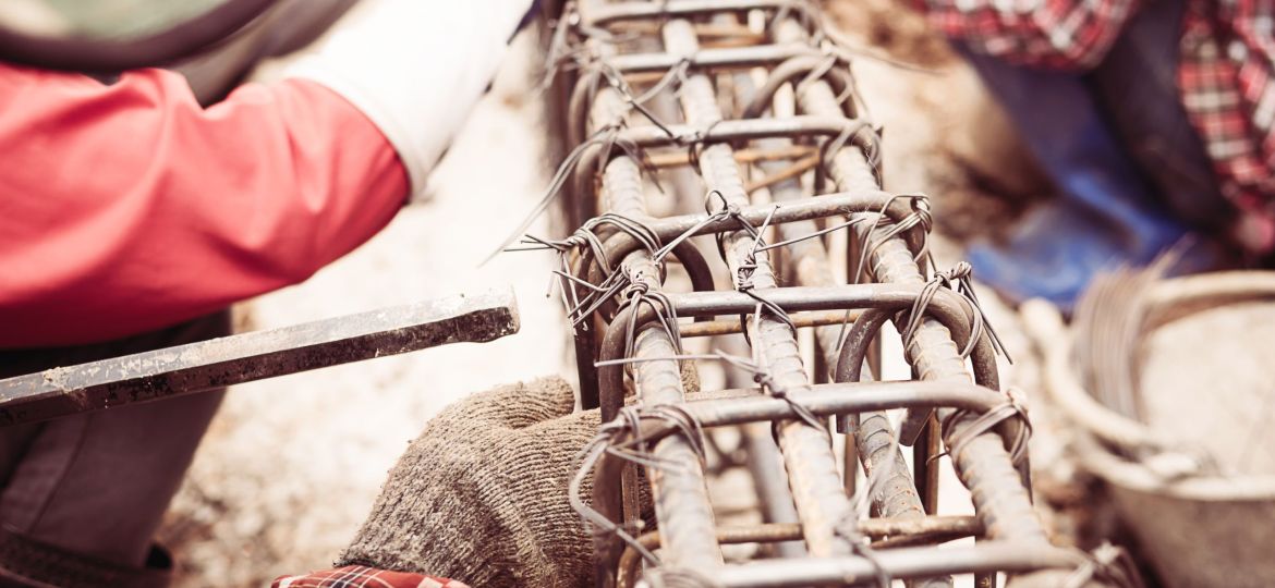 construction-workers-are-installing-steel-rods-reinforced-concrete-beam 2